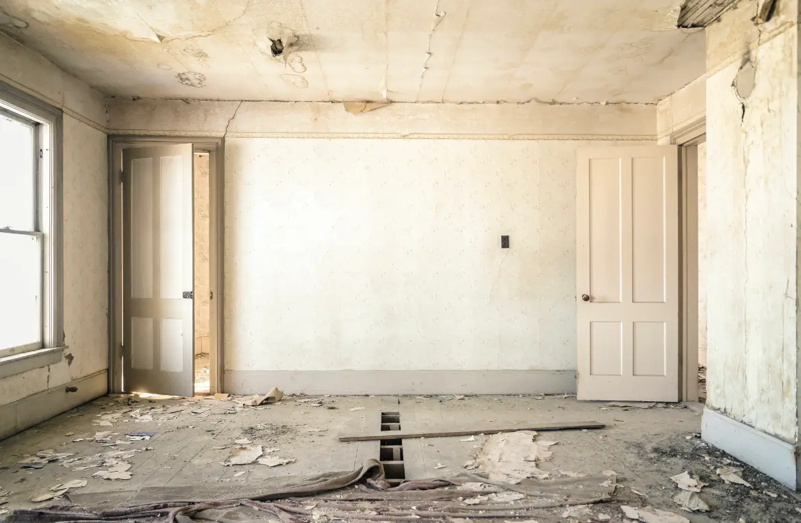 Waste disposal crew managing a cleanout project in Girard